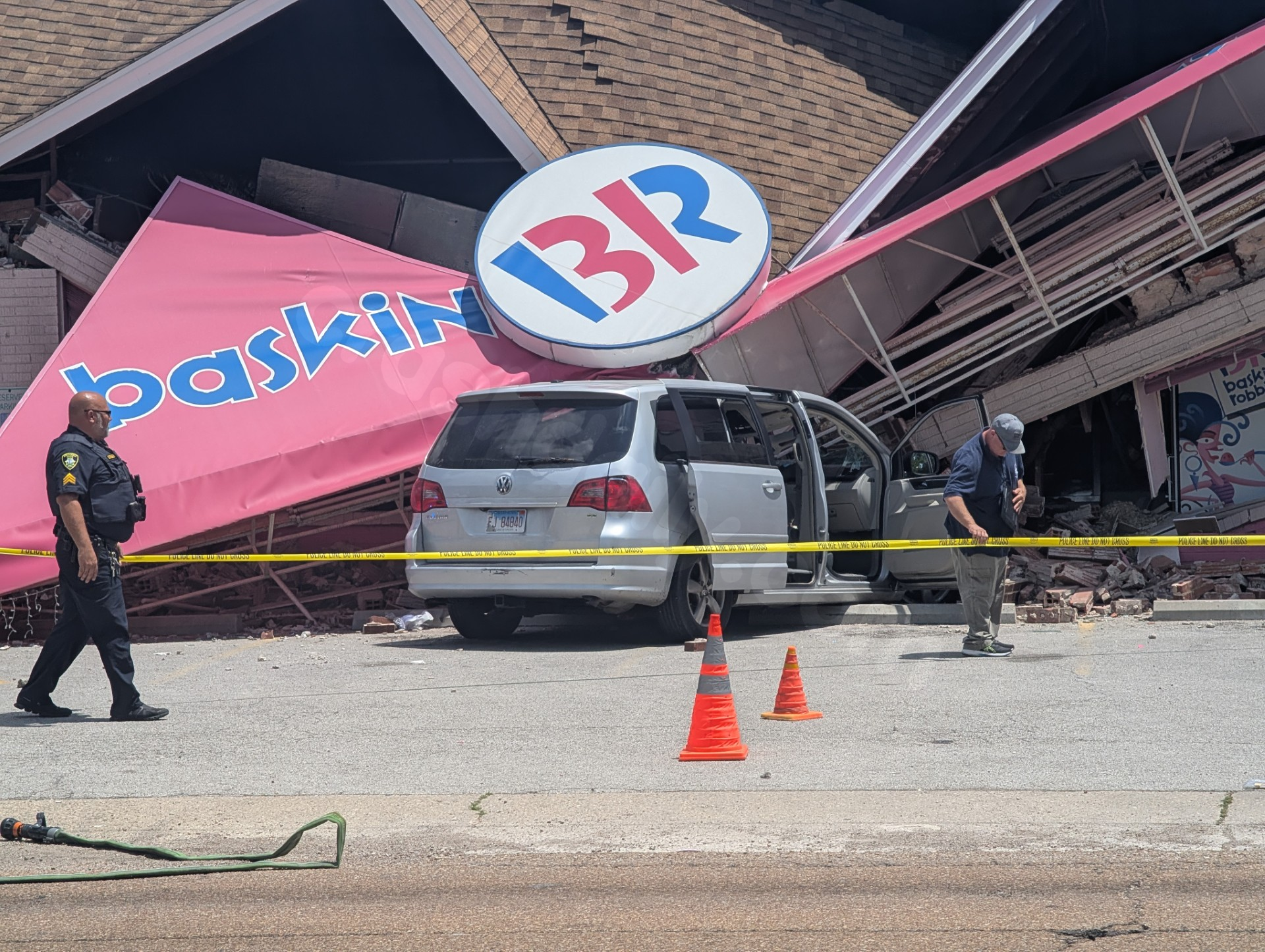 Springfield Baskin-Robbins accident prompts road closure notice.