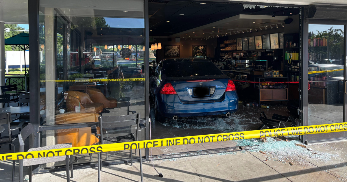 Car collision at Starbucks in south Sacramento causes minor injuries