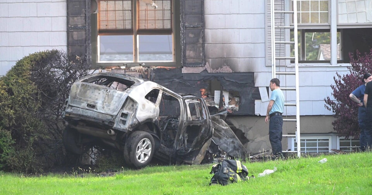 Fatal crash into Manhasset Quaker Meeting House results in driver's death