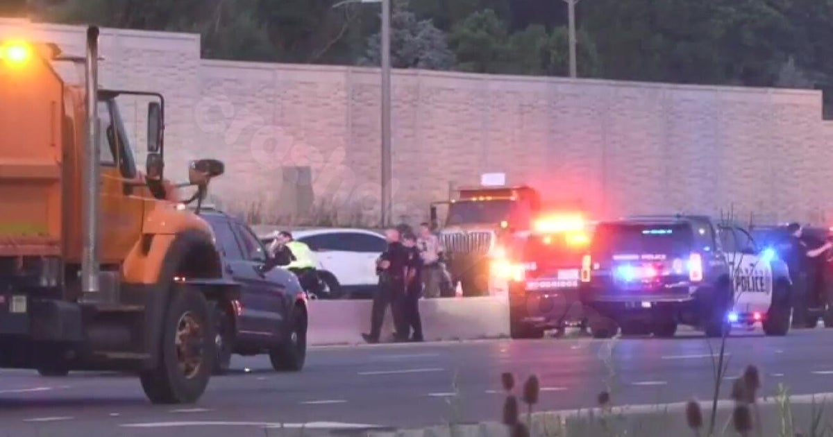 Two killed, one injured in multi-vehicle crash on I-55 in DuPage County, northbound lanes shut