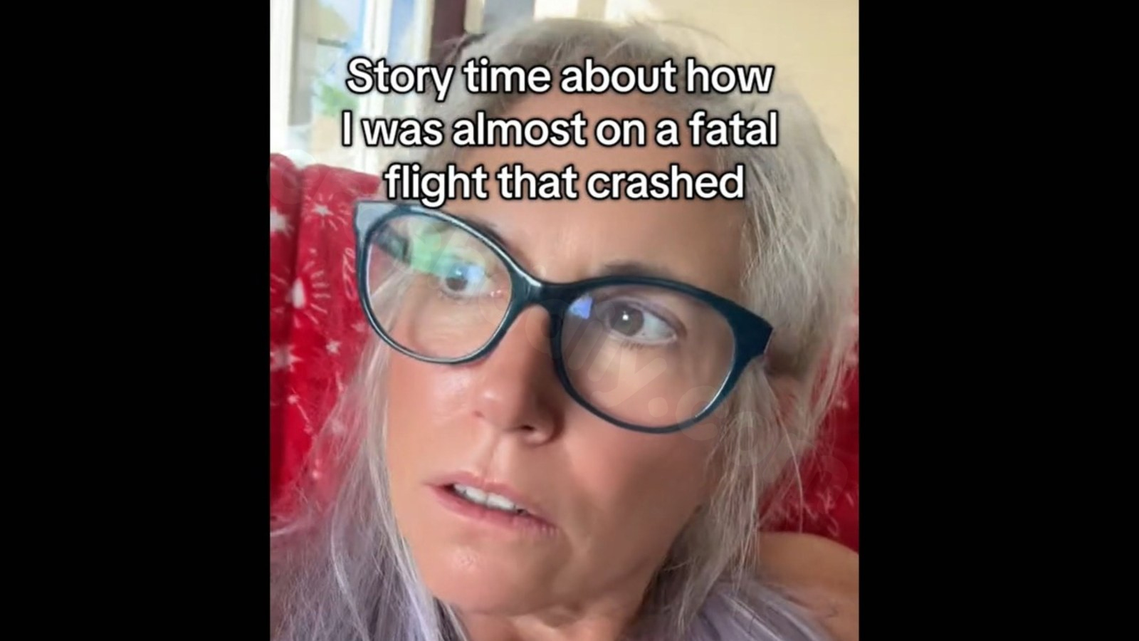 Woman remembers escaping death in 1985 plane crash after sudden alteration.