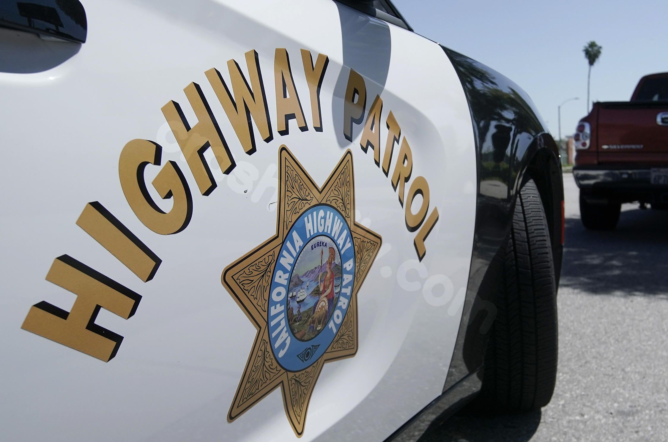 Highway patrol probes fatal solo-car accident on Famoso Rd