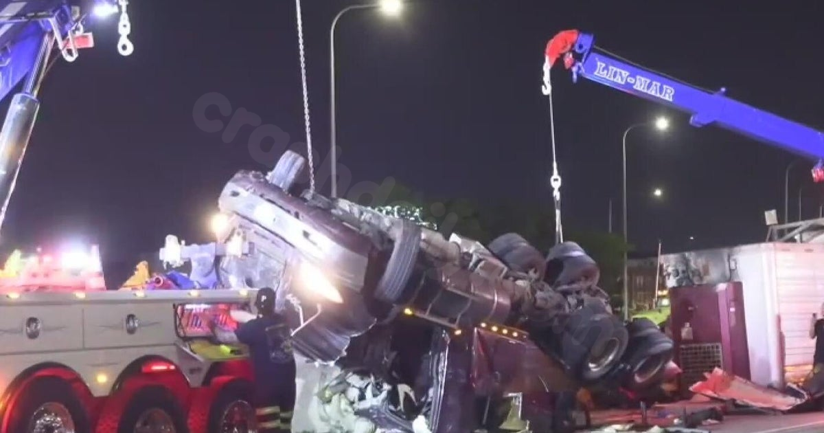 Fatal semi truck rollover crash on Kennedy Expressway