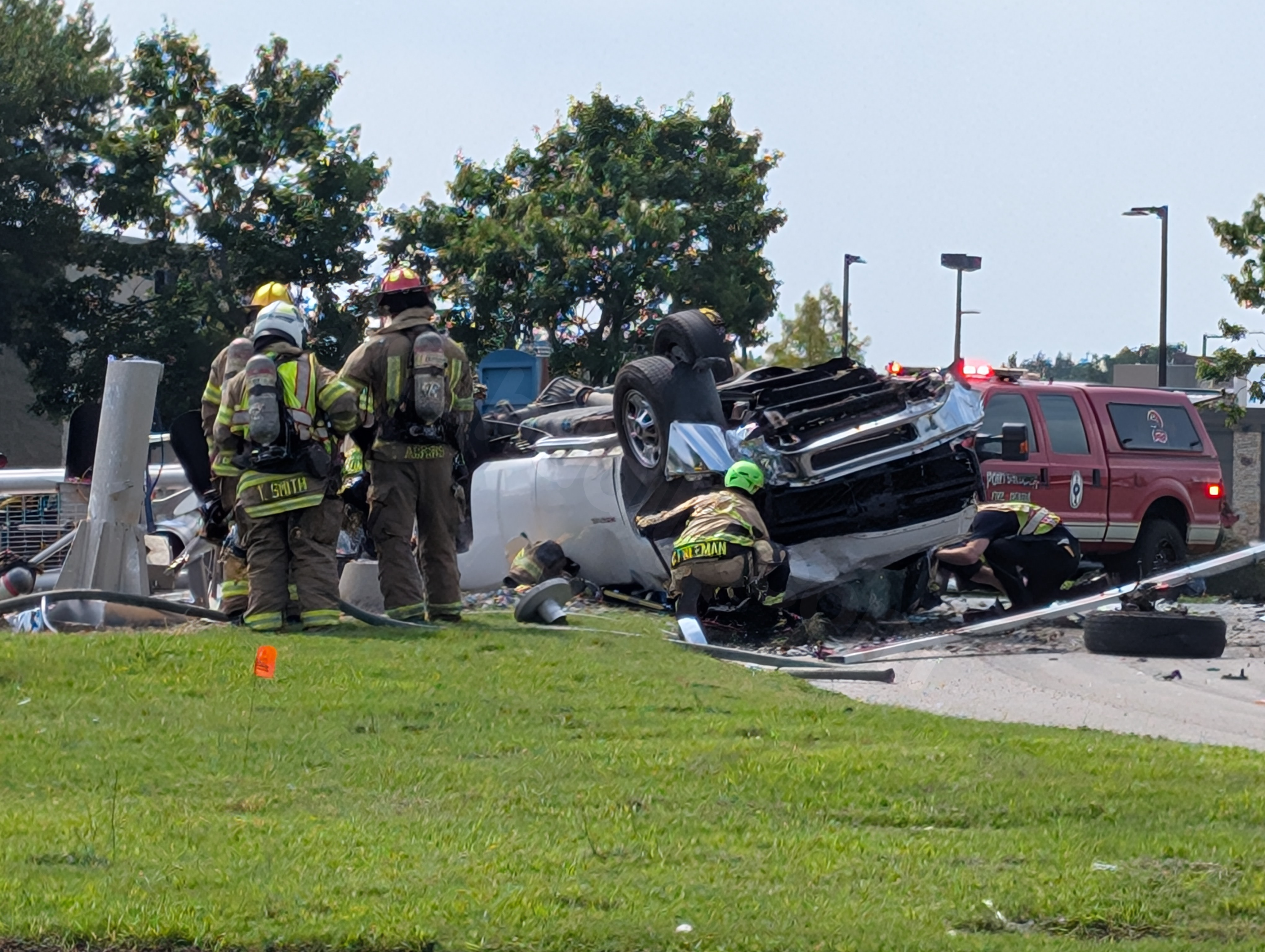 Intersection crash at Victory Blvd. and Airline Blvd. captured on video.