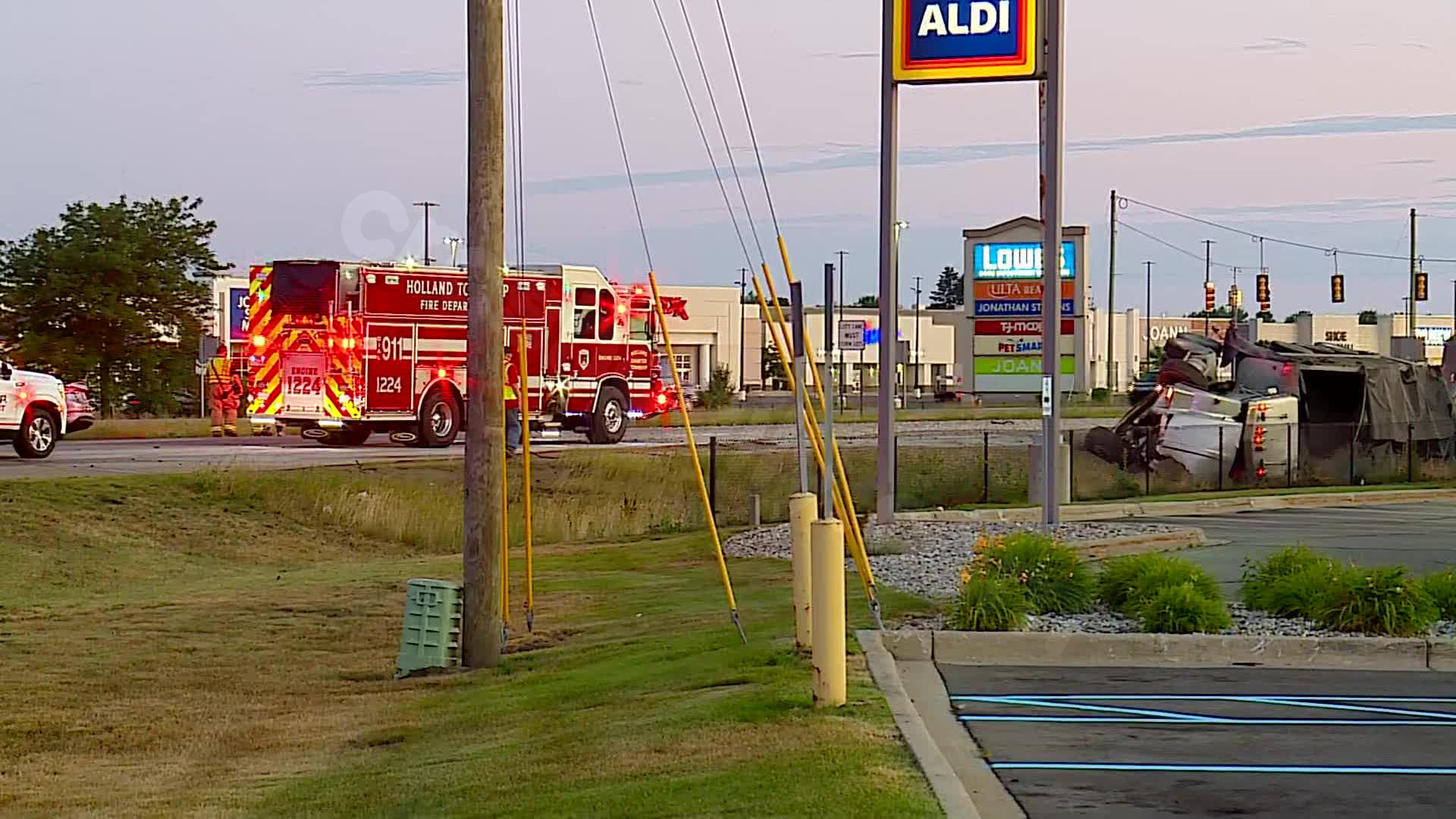 Accident closes US-31 in Holland Twp; 2 hurt