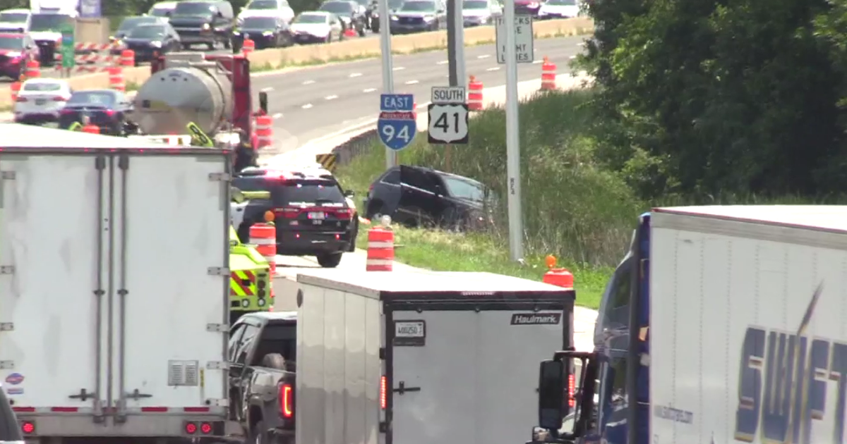 Deadly collision closes southbound I-94 near Dundee Road in Northbrook, Illinois