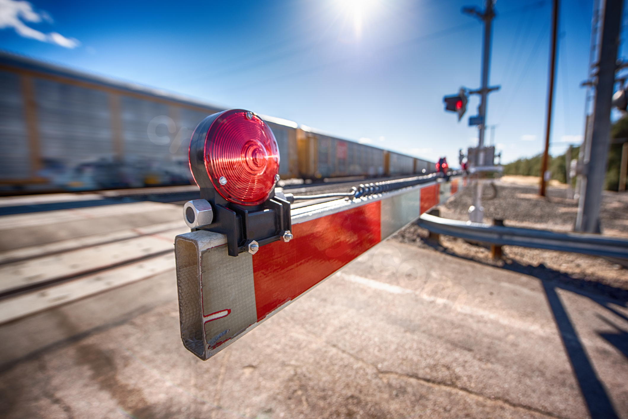 Woman loses arm in Ventura County train crash