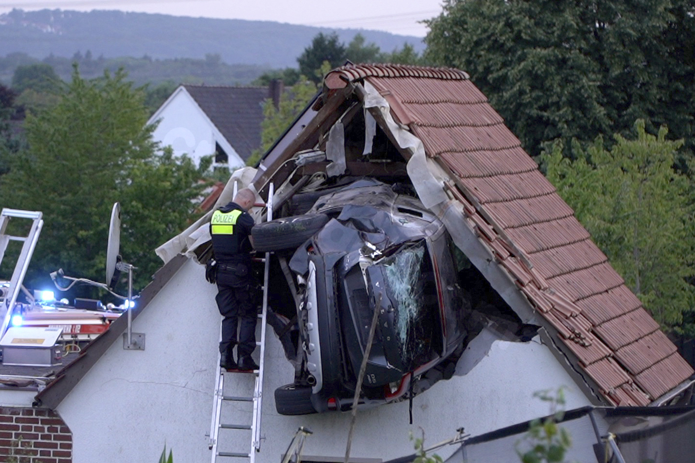Car accident in Germany injures 2 after vehicle hits barn roof
