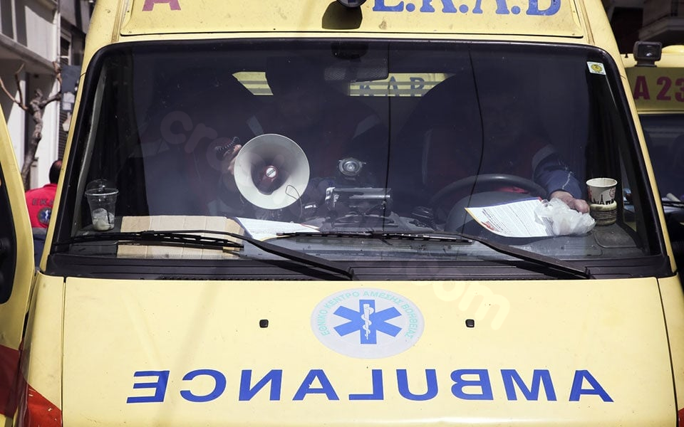 Teen dies in Peloponnese car accident