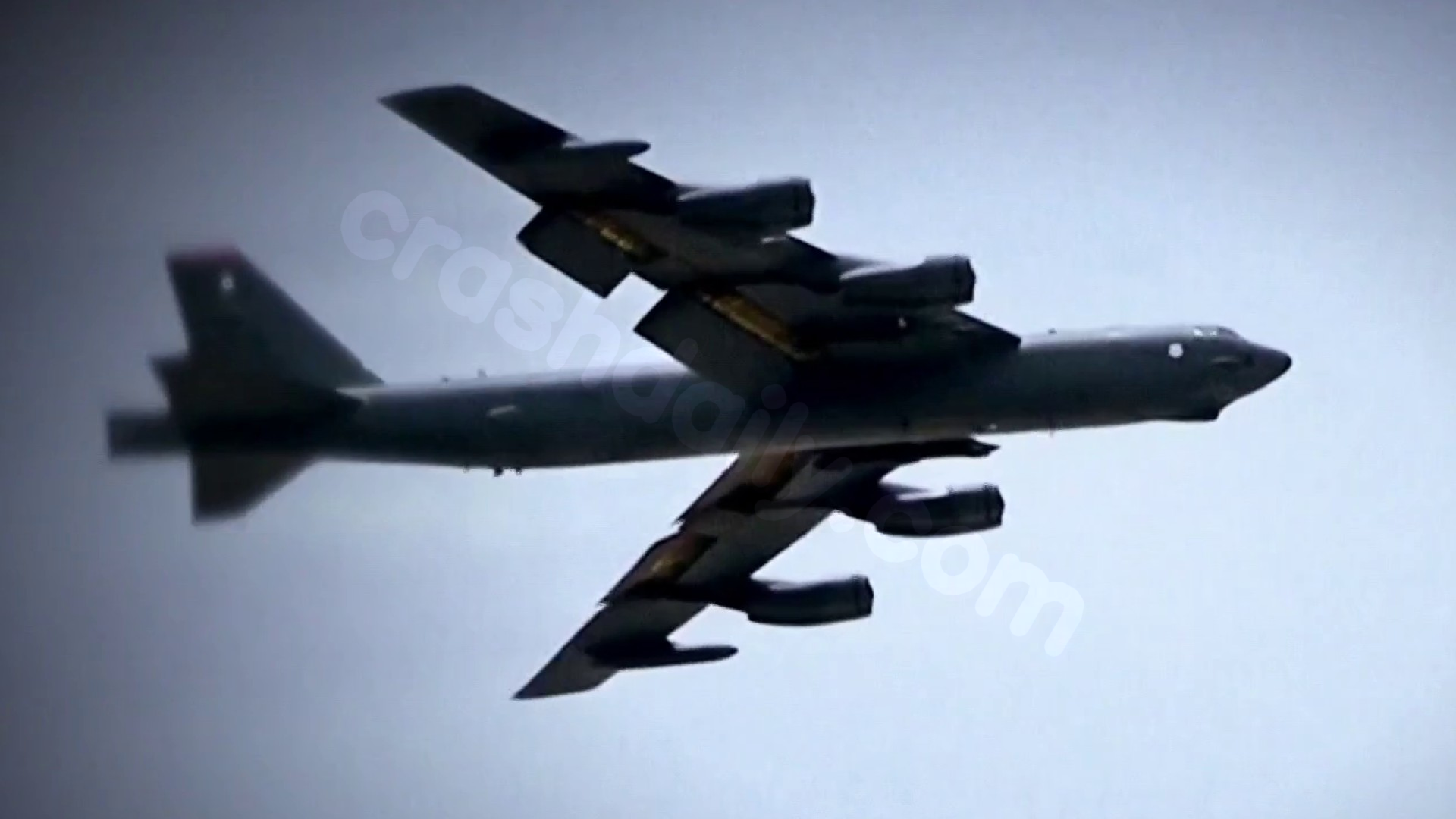Delta flight takes evasive action to avoid colliding with military jet