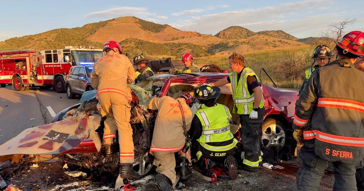 Fatal crash shuts down Highway 285 at Colorado Highway 8 in Morrison