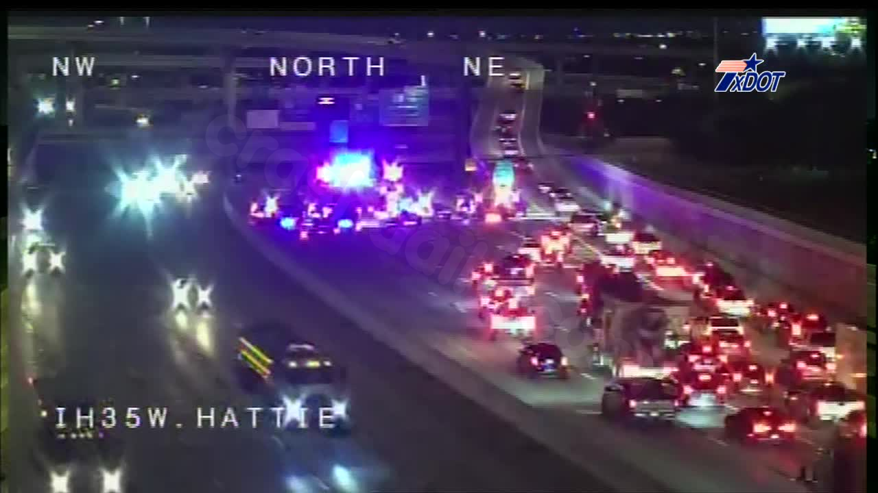 Fatal crash shuts down northbound I-35W near downtown Fort Worth