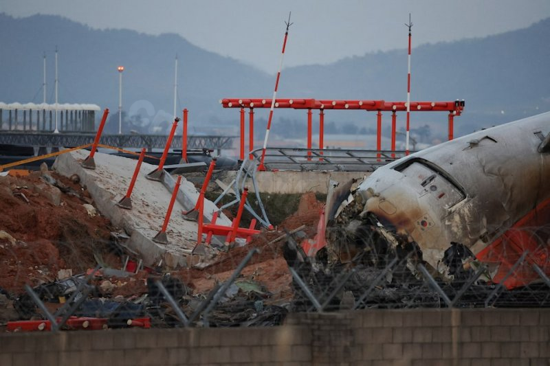 Jeju Air pilots reportedly turned off incorrect engine prior to deadly crash