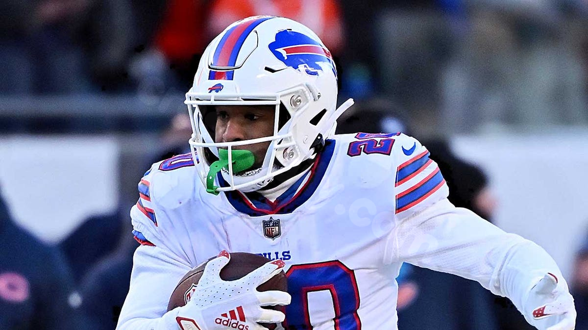 Nyheim Hines agrees with Chargers 2 years post jet ski mishap: report