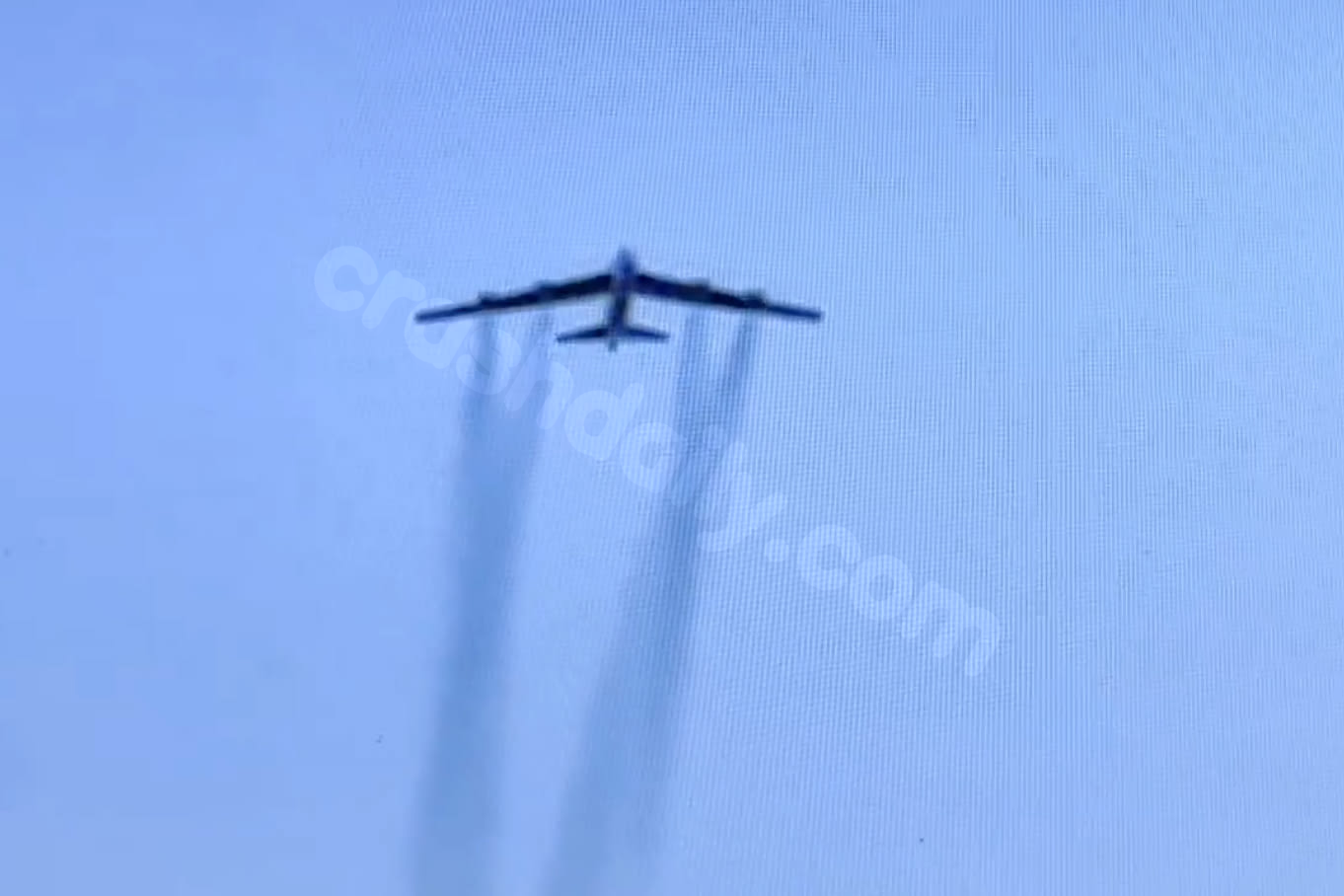 Video captures close call between B-52 and SkyWest plane