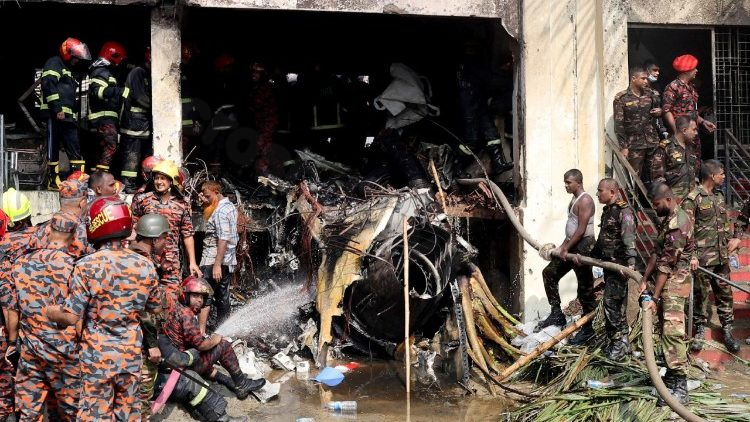 Pope offers prayers for Bangladesh plane crash victims