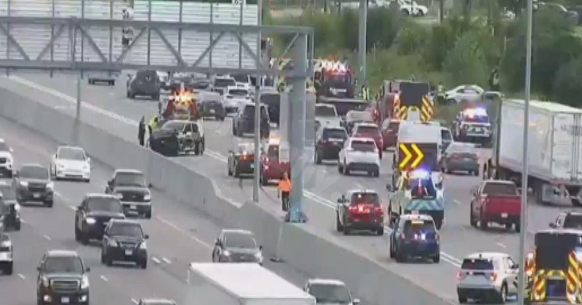 Injuries reported in multiple vehicle collision on northbound I-35W in Arden Hills
