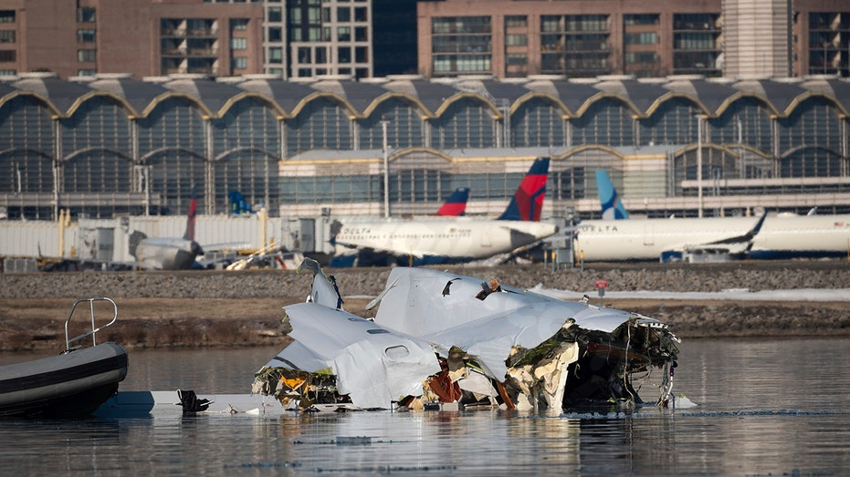 NTSB begins 3-day probe of fatal DC plane crash