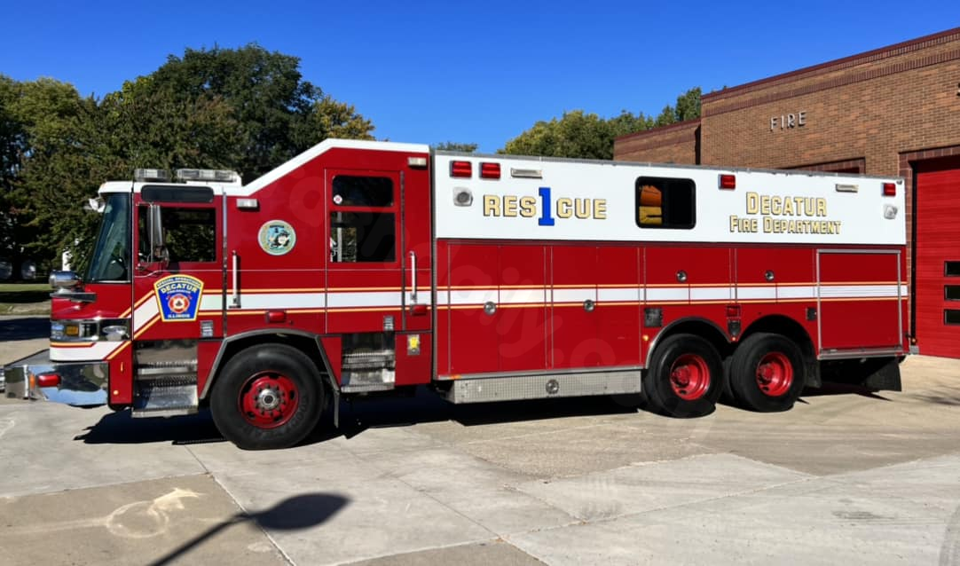 Decatur car crash sends one to hospital