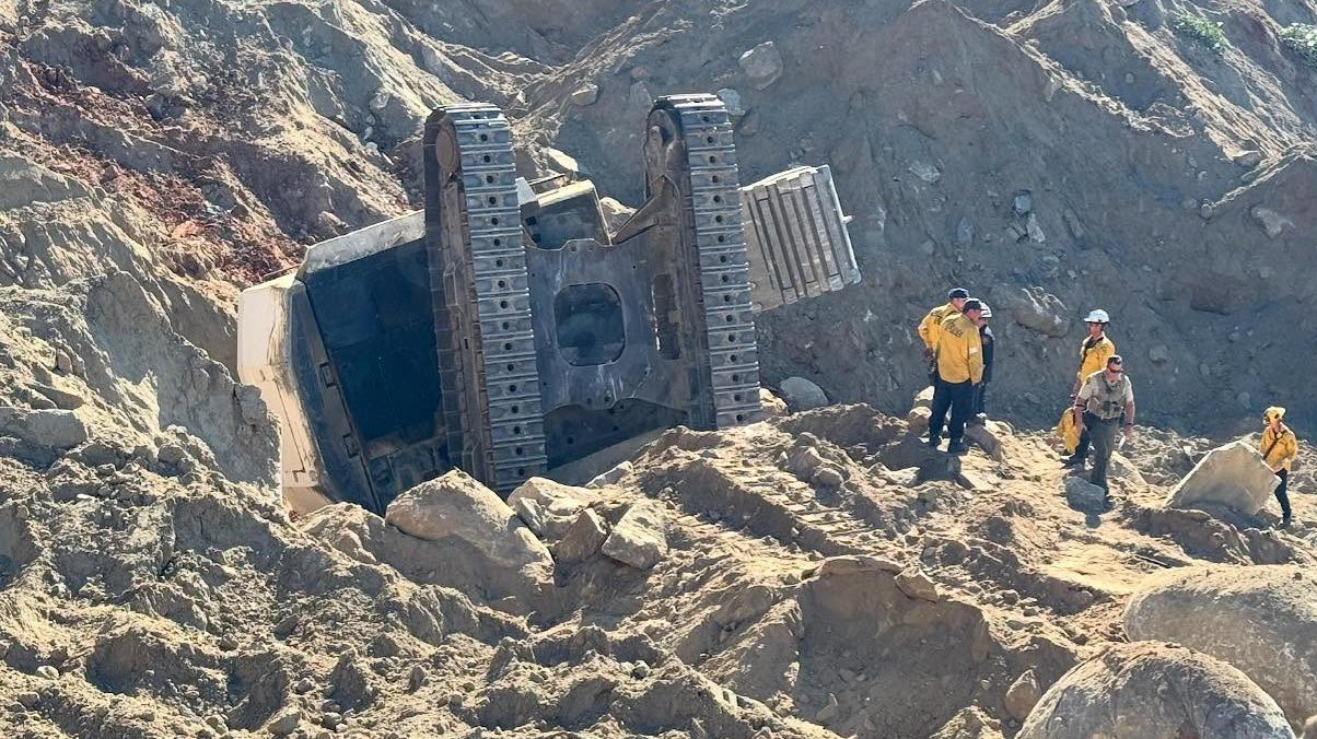 Father of 4 in Los Banos dies when excavator flips