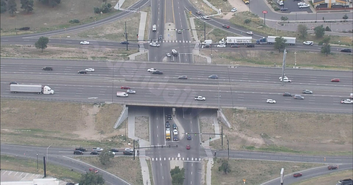 Denver police probe fatal collision with pedestrian on I-70 near Peoria