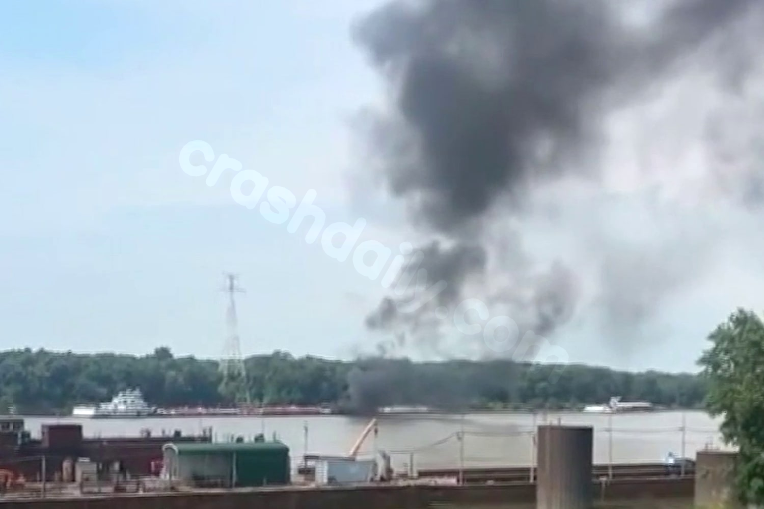 Fatal helicopter crash on Mississippi River.