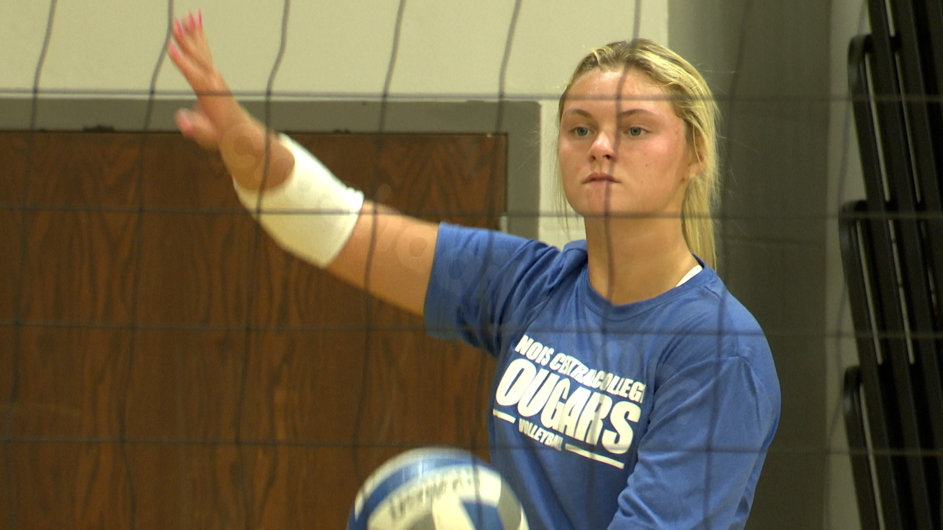 Kaylin Rients back on volleyball court after 10 months post car crash