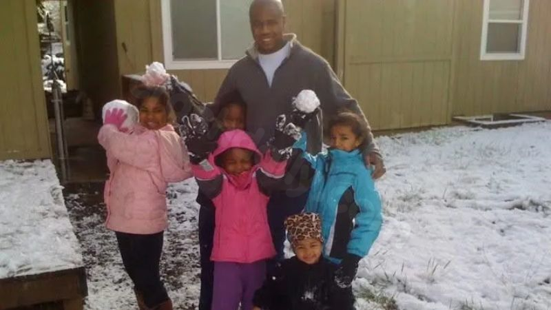 Father of 4 killed in NE Portland car accident.