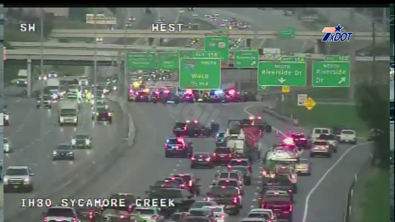 1 fatality in 5-car accident, Westbound I-30 at Sycamore shut down