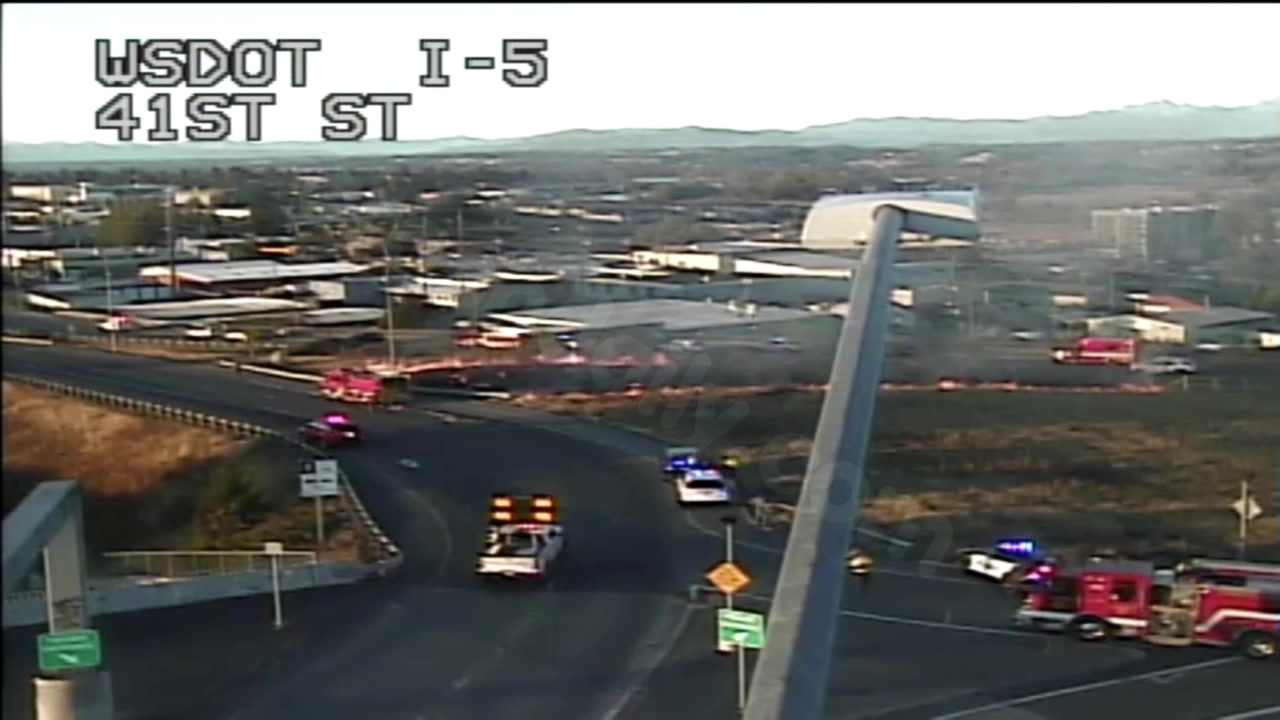 Deadly accident causes wildfire on I-5 in Everett, WA