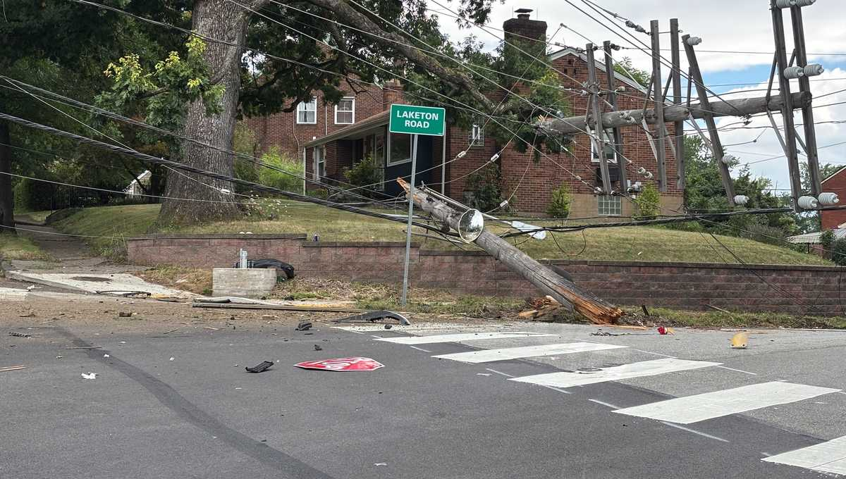 Car crashes into power pole in Allegheny County, injuring one