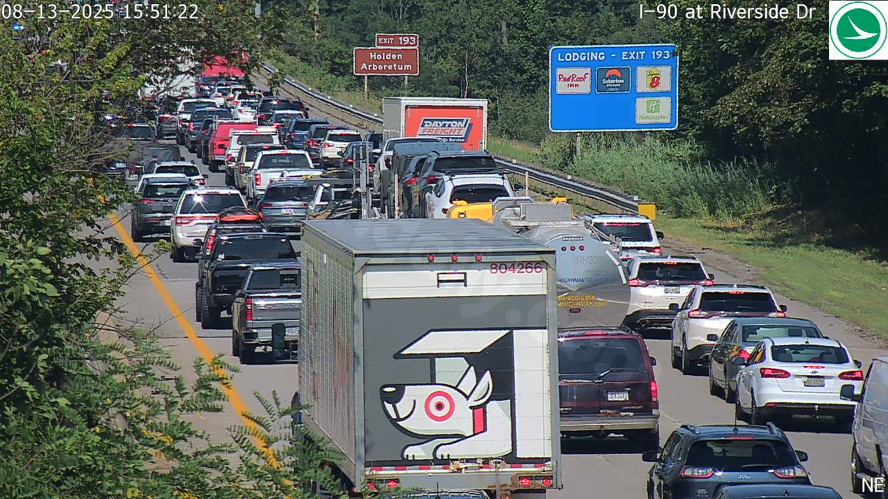 Fatal crash closes I-90, leaves 2 injured
