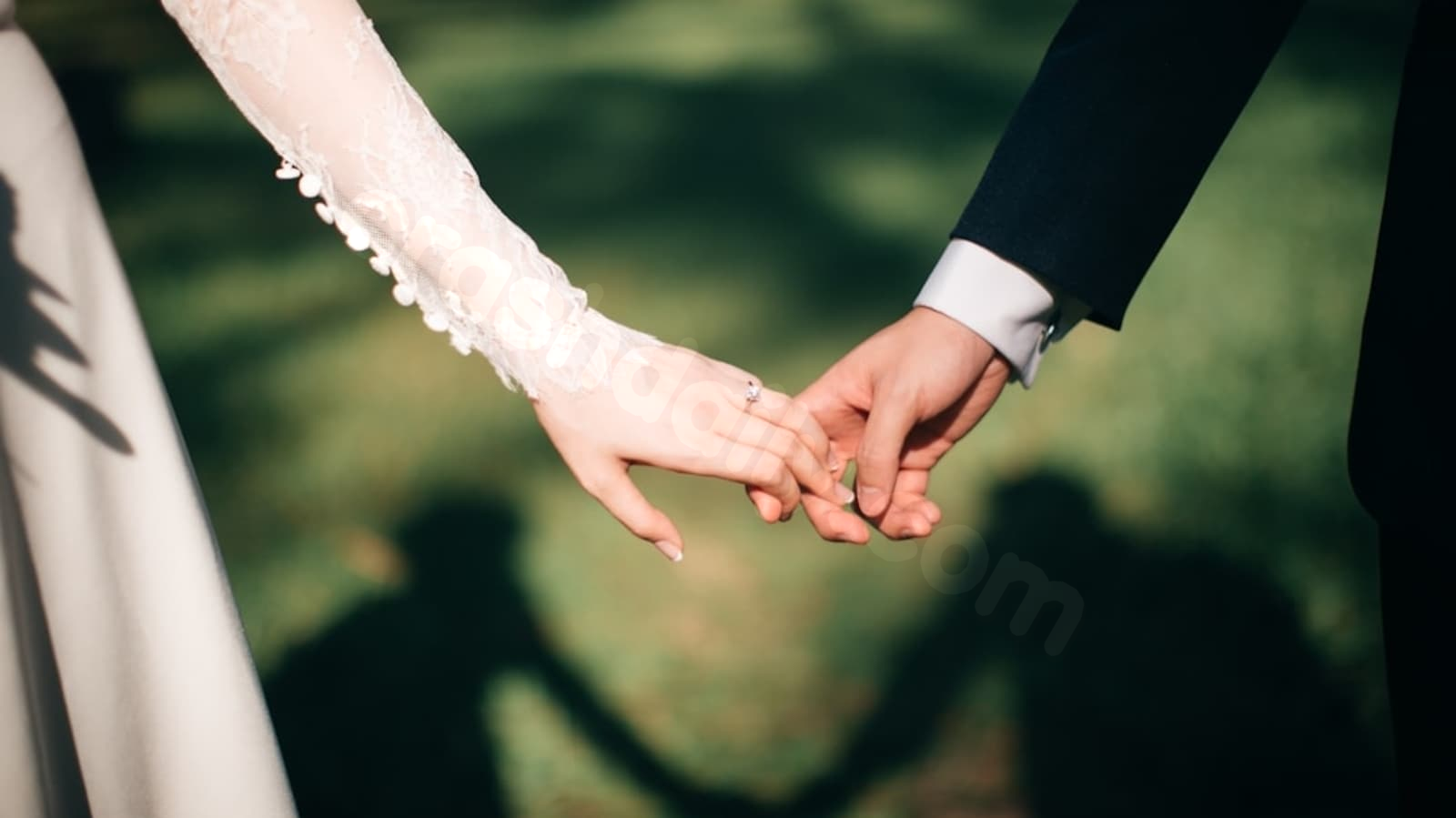 Chinese couple survives car crash, decides to marry immediately.