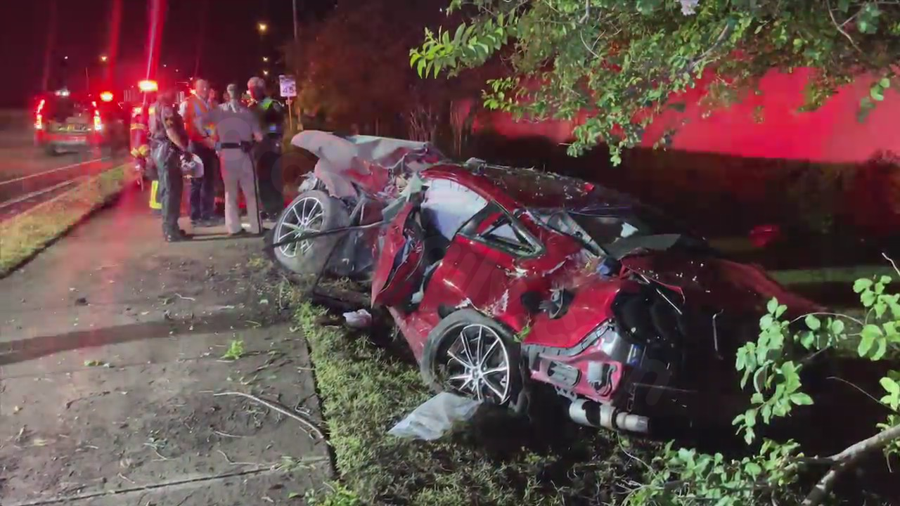 Agencies respond to multiple-car crash near Hathaway Bridge