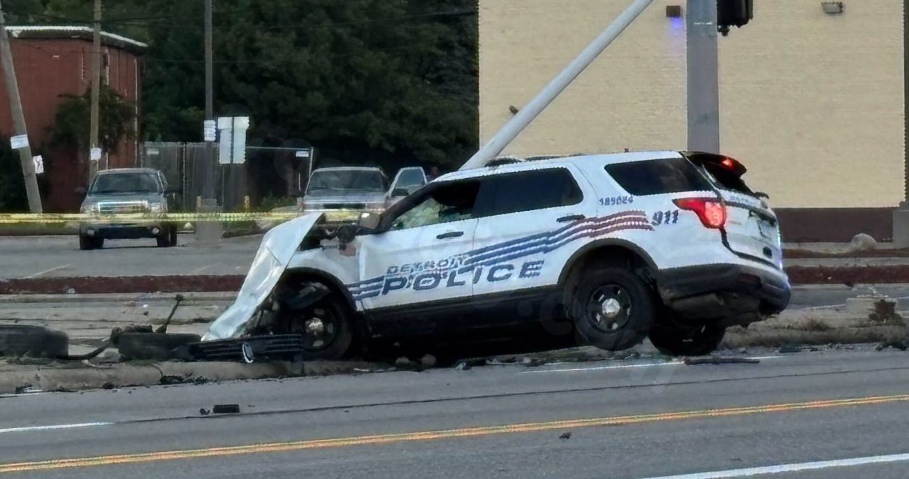Two Detroit cops hurt in Saturday evening accident