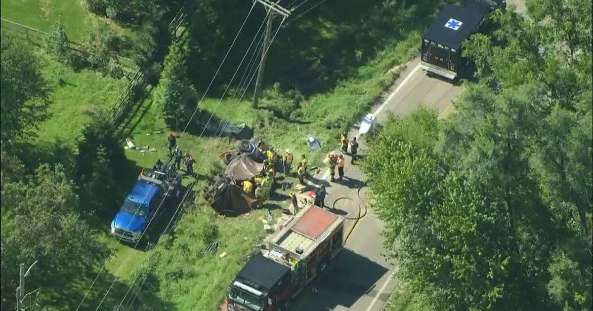 Fatal crash in St. Charles, Illinois causing street closures near Silver Glen and Old Homestead roads