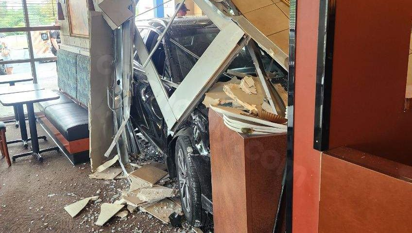 Vehicle collides with Panera Bread in Alcoa