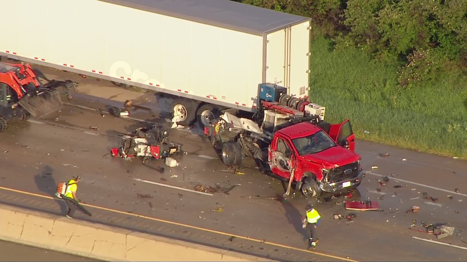 One person hurt in collision between 2 semi trucks in Grundy County