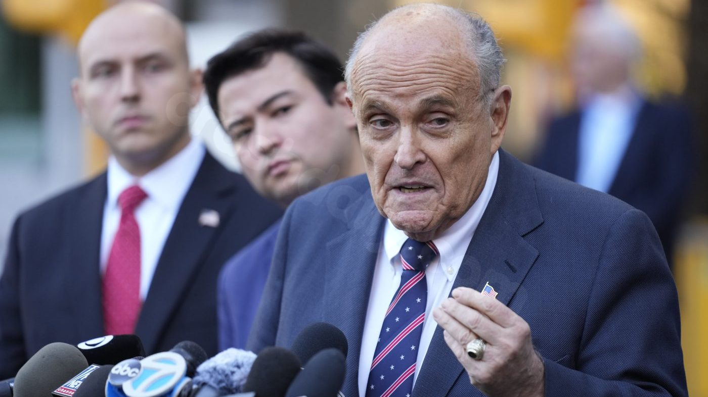 Giuliani badly hurt in automobile accident