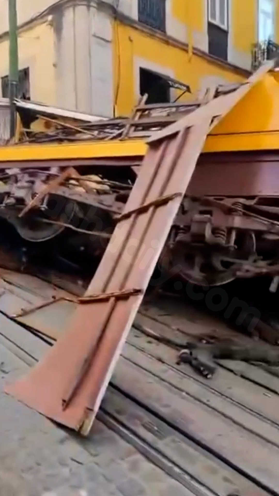 Lisbon funicular railway crash: 16+ fatalities
