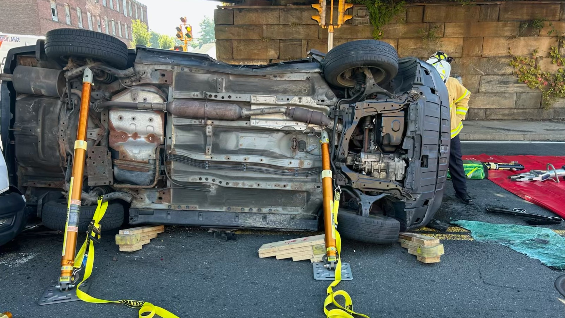 Mild injuries following car accident in Holyoke intersection