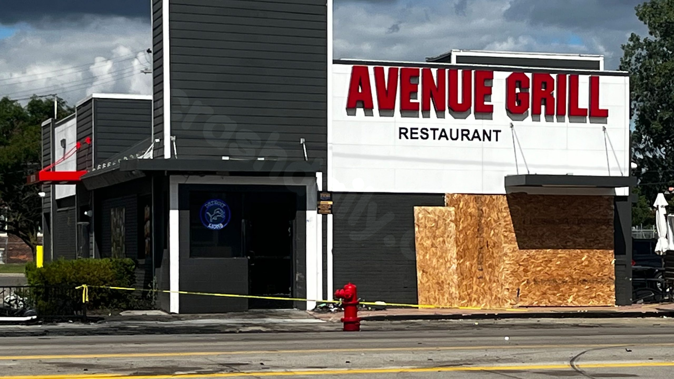 1 person killed, another injured in car crash at Detroit eatery