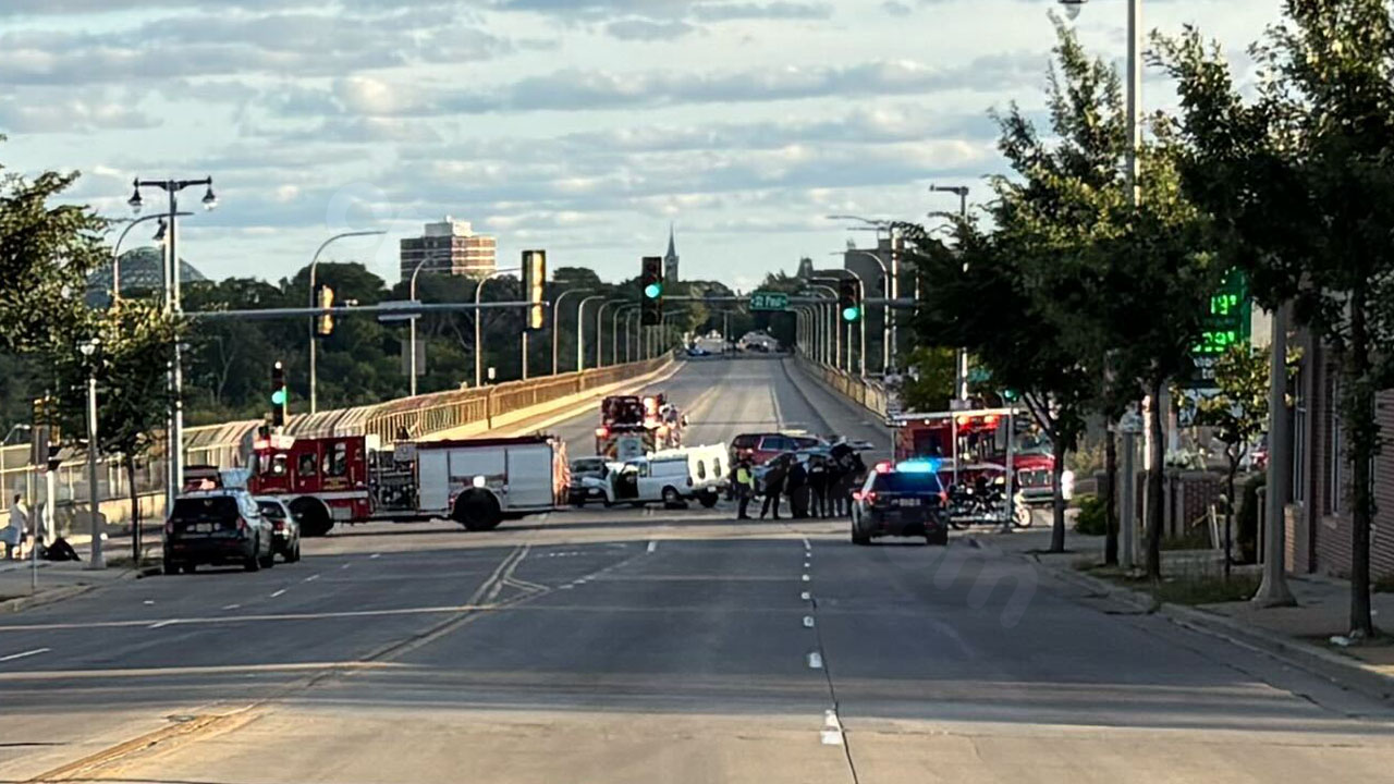 Fatal Milwaukee crash: Marquette students die, driver detained.