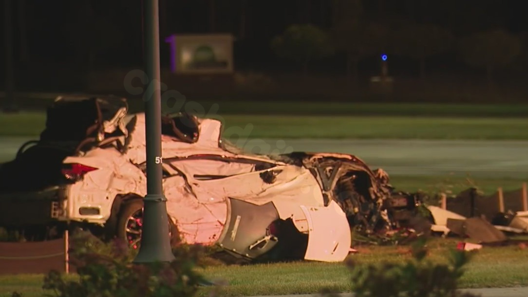 Fatal multi-vehicle crash in Commerce Township prompts road closures