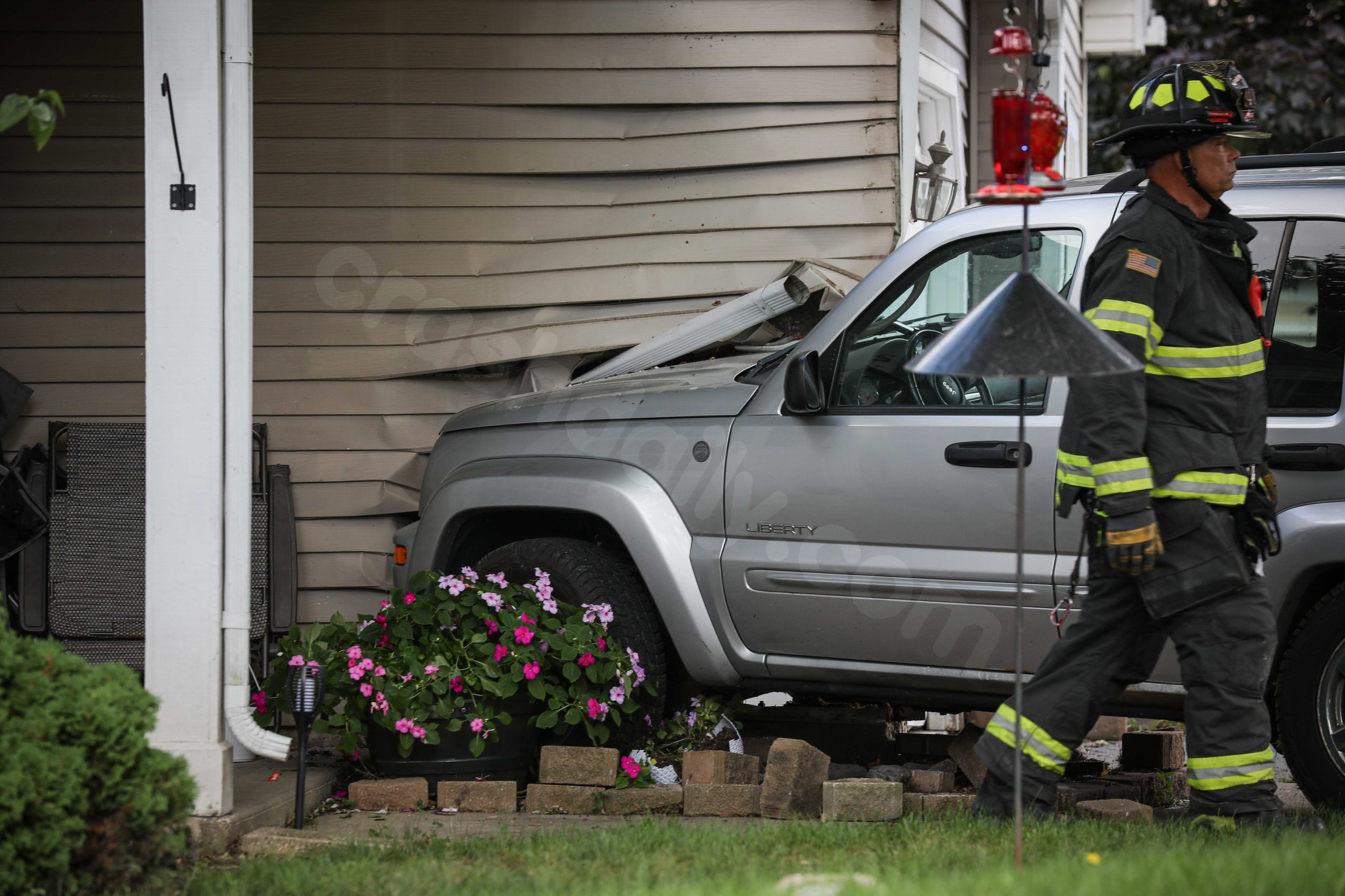 Car accident at Woodstock duplex triggers gas leak