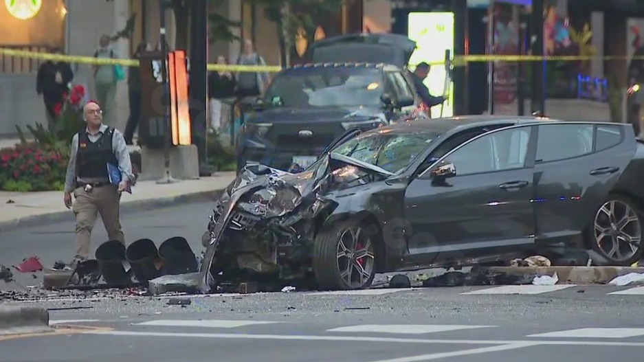 Chicago accident leaves 6 critically injured, closes section of Magnificent Mile