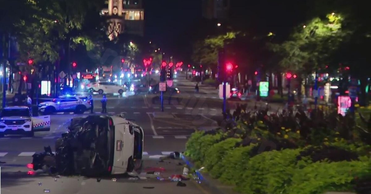 Serious injuries in Chicago crash on Magnificent Mile