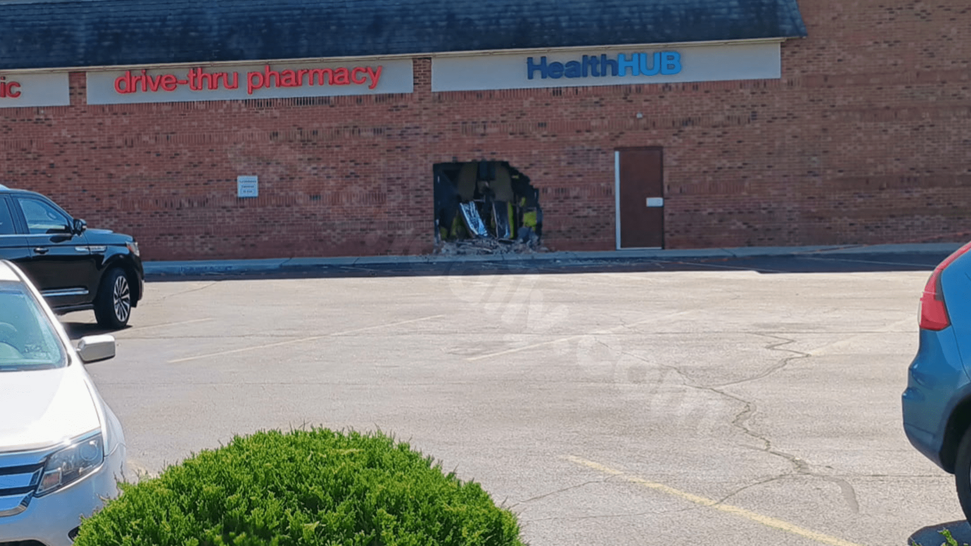 Vehicle collides with CVS in Upper Arlington