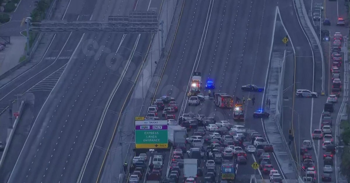 Deadly collision closes Palmetto Expressway in Hialeah, officials report