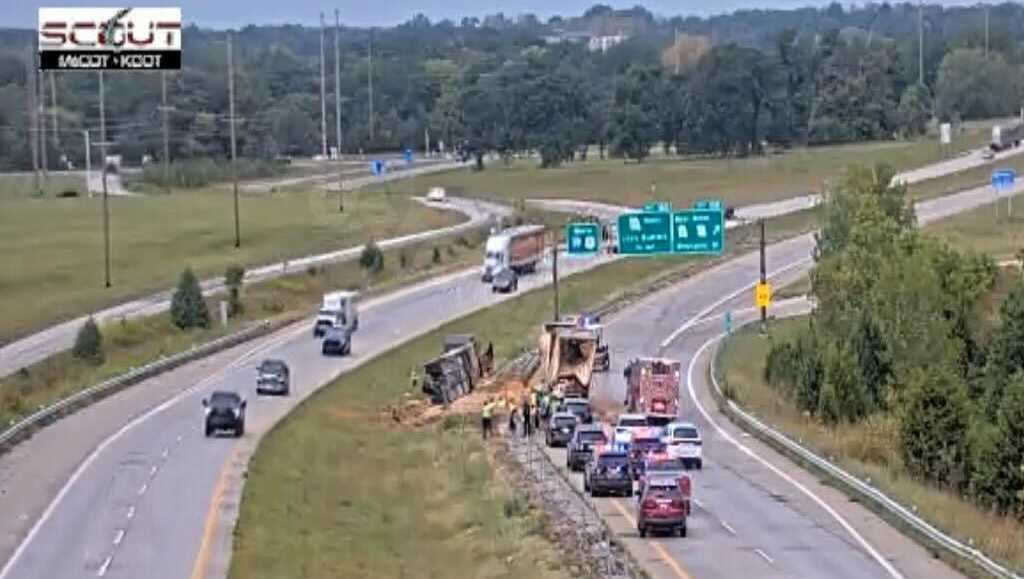 Fatal accident closes section of I-49 in Cass County